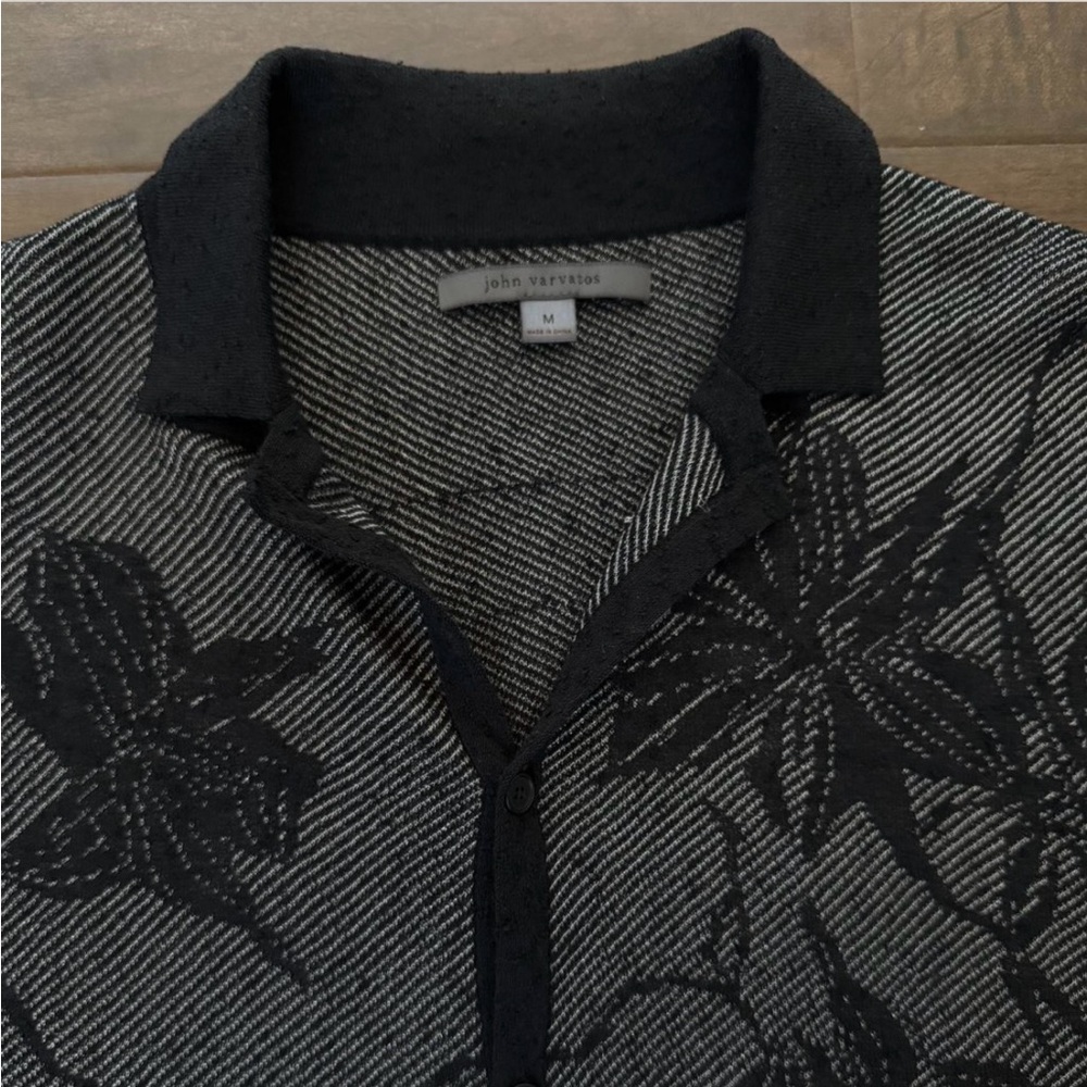 John Varvatos Short Sleeve Knit Button-Up Shirt – Black Floral Pattern, Size M - Picture 2 of 3